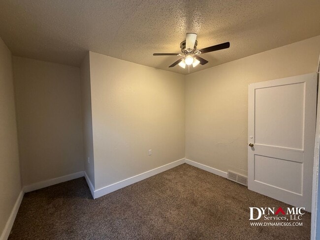 Building Photo - 4+ Bedroom, 2 Bath House By Augustana and USF