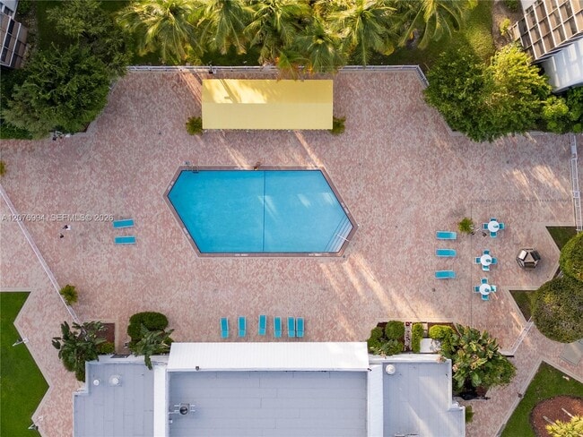 Building Photo - 20500 W Country Club Dr