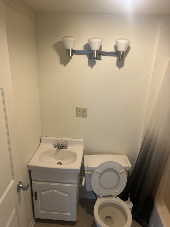 Building Photo - 10 Railroad Square