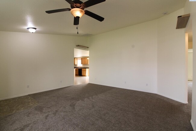 Building Photo - 3 bed, 2 bath home in Pasco