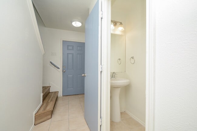 Building Photo - 9107 Dairy View Ln