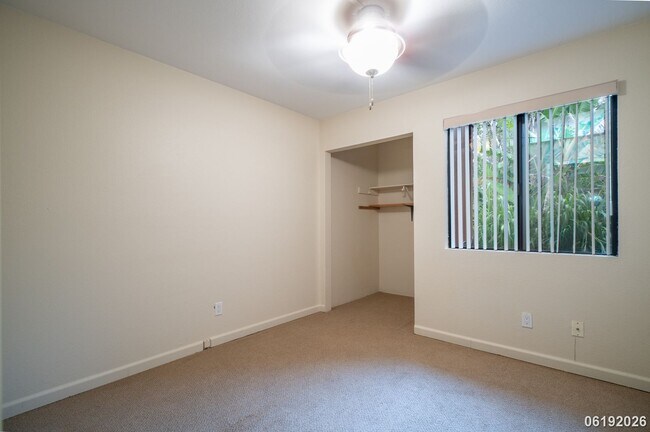 Building Photo - $2,800/ 2 Bed/ 1 Bath/ 2 Parking Hidden in the Heights - Your Private Green Escape on O'ahu
