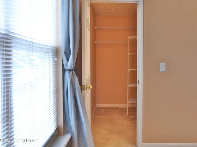 Master Closet - 6736 Arbor Creek Dr