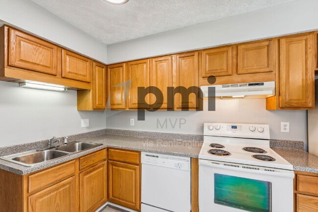 Building Photo - 3783 Petzinger Rd