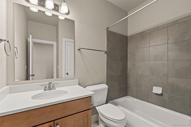 Building Photo - 16353 Cattle Crk Ct