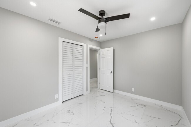Building Photo - 4380 NW 59th Ct