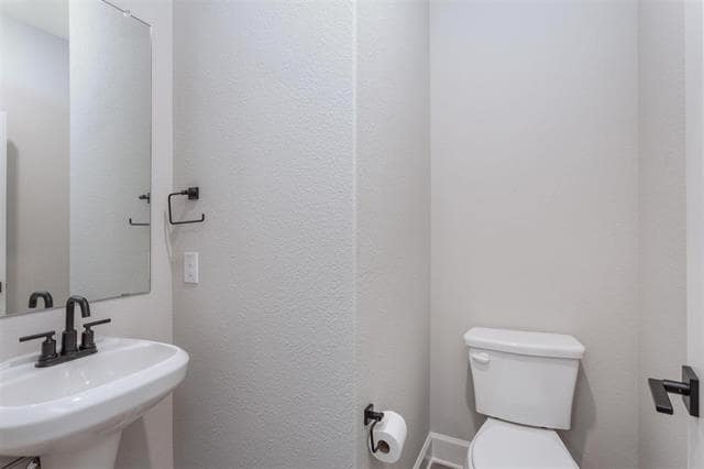 Building Photo - 2100 Brentwood Dr