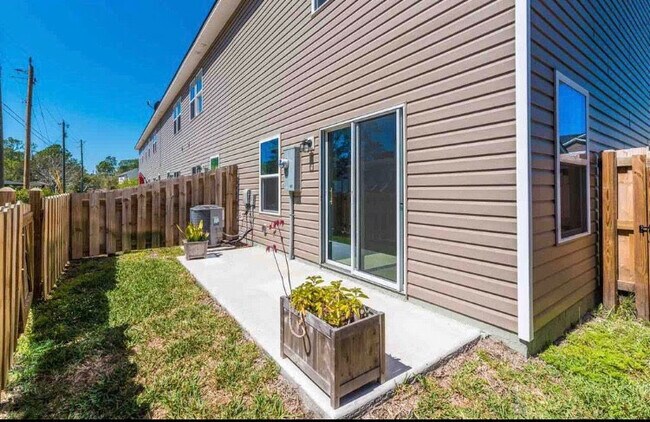 Building Photo - 126 Moultrie Village Ln