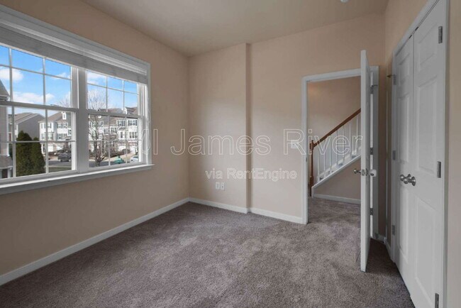 Building Photo - 10360 Caracara Dr