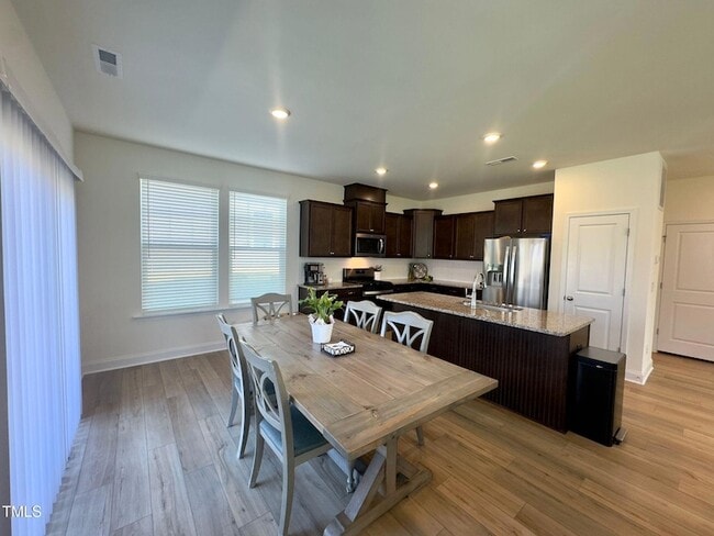 Building Photo - 47 Flowing River Rd