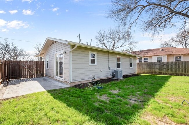 Building Photo - 1404 Vargas Rd