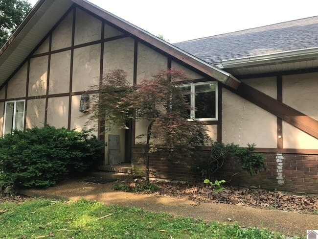 Primary Photo - 1075 Friedman Ln