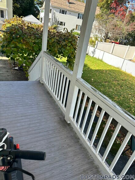 Building Photo - 2 Goldsmith Ave