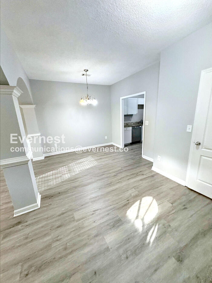 Building Photo - 8616 Thomas Ln