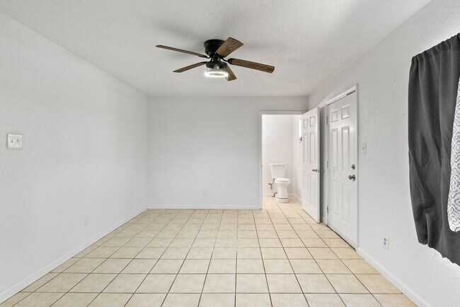 Building Photo - HOUSING VOUCHERS ACCEPTED