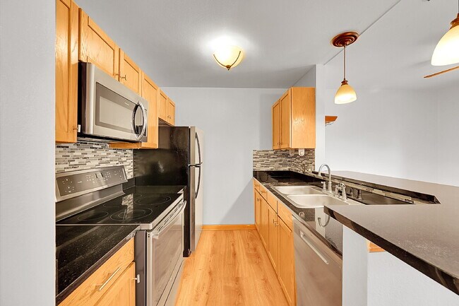Building Photo - $2,195.00, 2 Bed 2 Bath Condo in Boulder w...