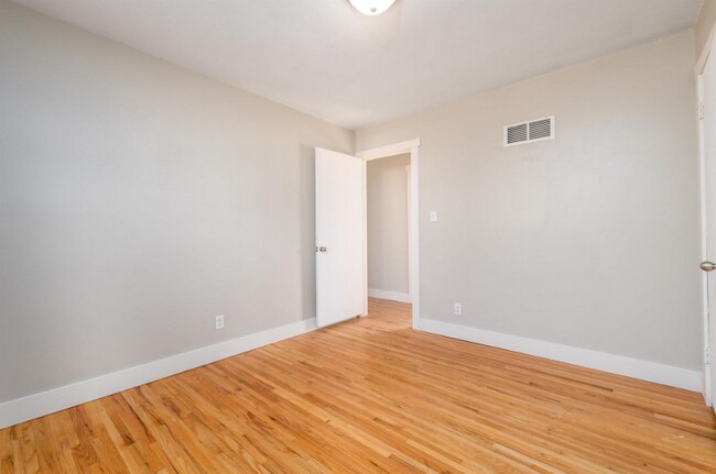 Building Photo - 7720 E Clay St