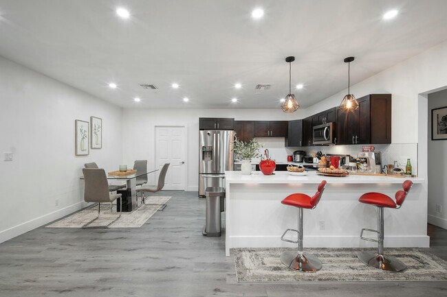 Building Photo - 121 Bayberry Dr
