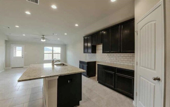 Building Photo - 2730 Bergen Bay Ln