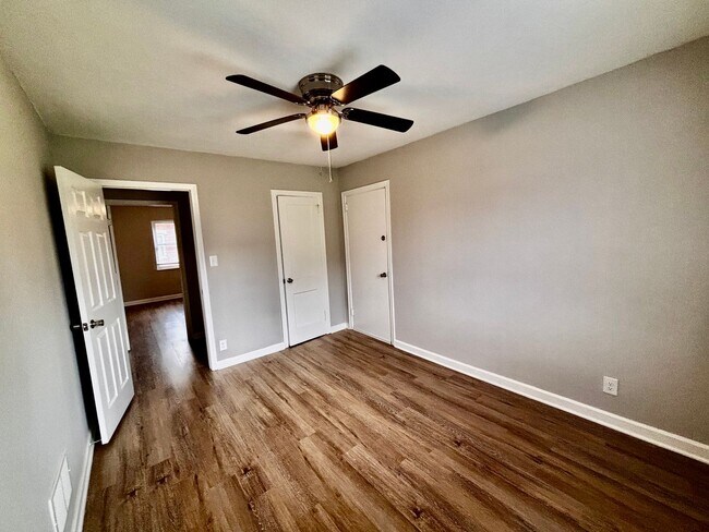 Building Photo - Newly Renovated 2 bedroom in Fairborn! - Schedule a tour now!