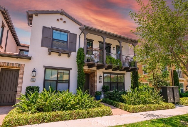 Building Photo - 112 Crescent Moon