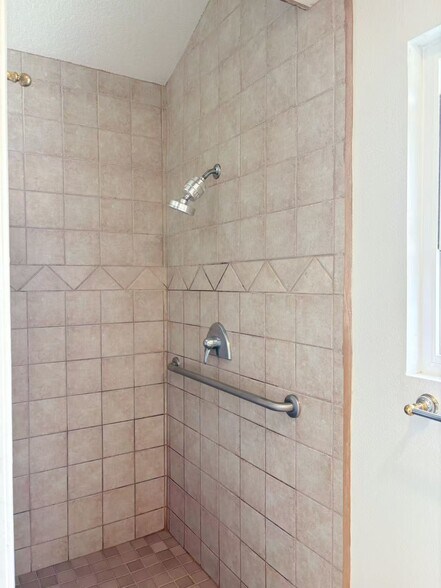 Shower in Bathroom #2 - 2180 Nadula Dr