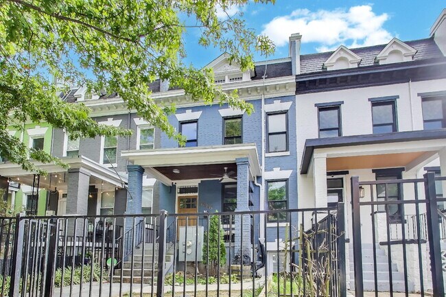 Primary Photo - 646 Keefer Pl NW