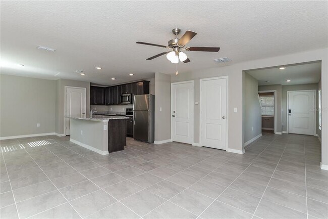 Building Photo - 360 Fern Ct