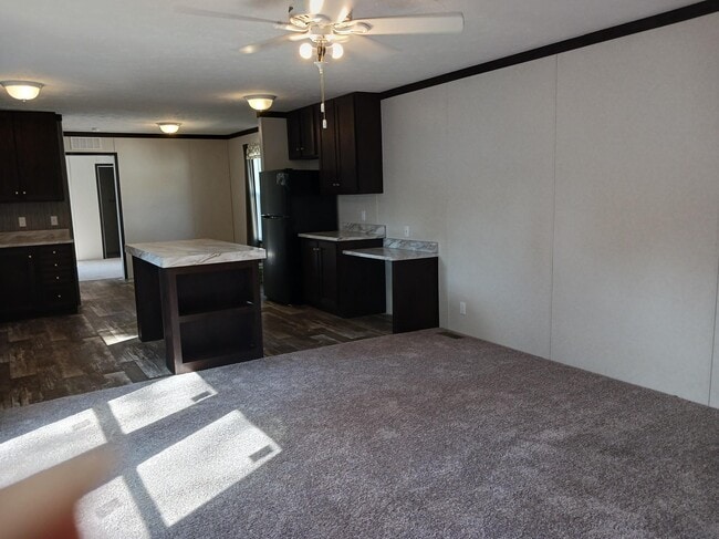 Building Photo - 60 Violet Dr