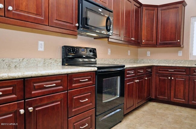 Building Photo - Charming 4 Bed 3 Bath Home in Norterra Area