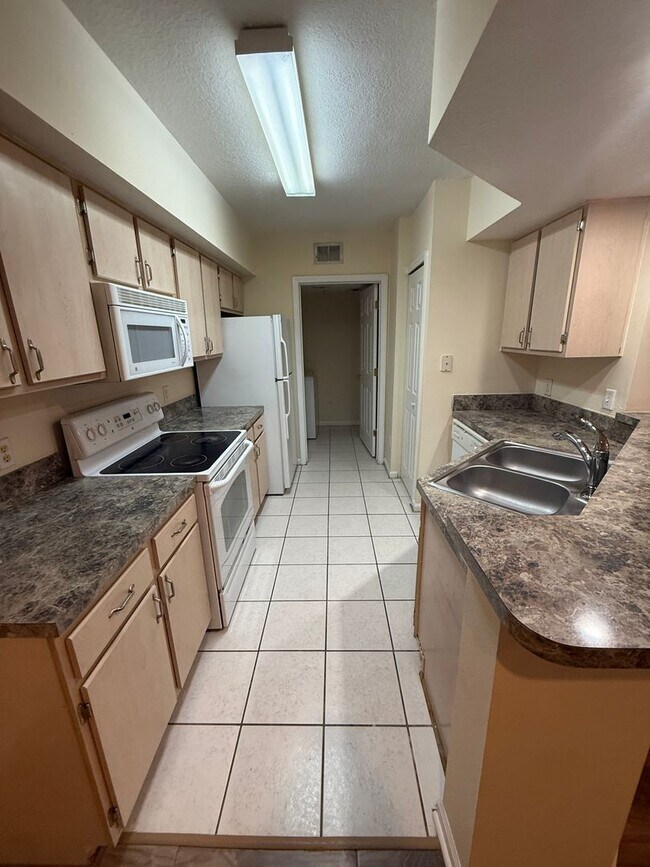 Building Photo - 12602 Crest Springs Ln