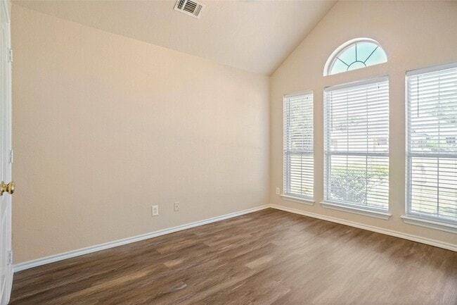 Building Photo - 1025 Westgrove Dr