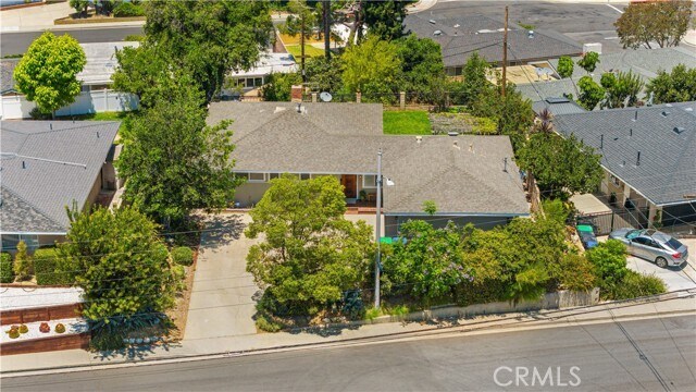 Building Photo - 1033 S Isabella Ave