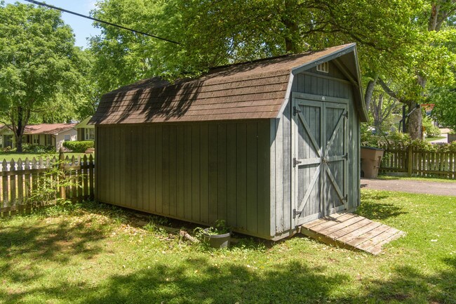 Building Photo - Charming Home in Belle Meade Links, Walkab...