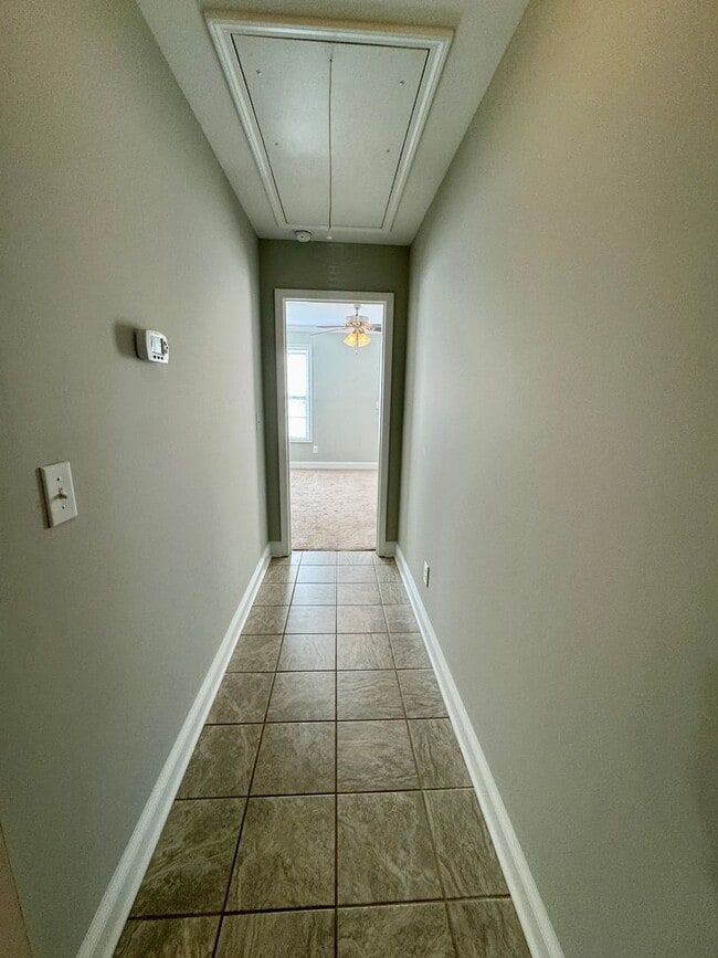 Building Photo - MOVE-IN READY!