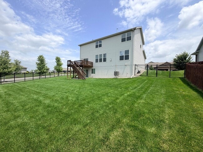 Building Photo - Home For Rent Elkhorn