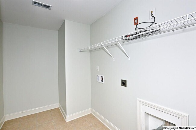 Building Photo - 110 Healey Dr