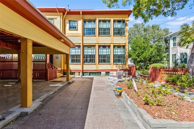 Building Photo - 2927 Bernardo De Galvez Ave