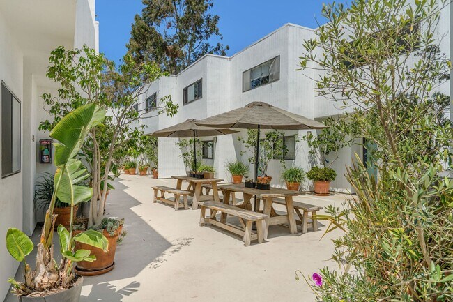 Building Photo - 2500 Abbot Kinney Blvd