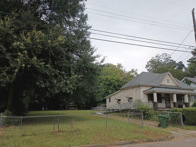 Building Photo - 2313 E 3rd St