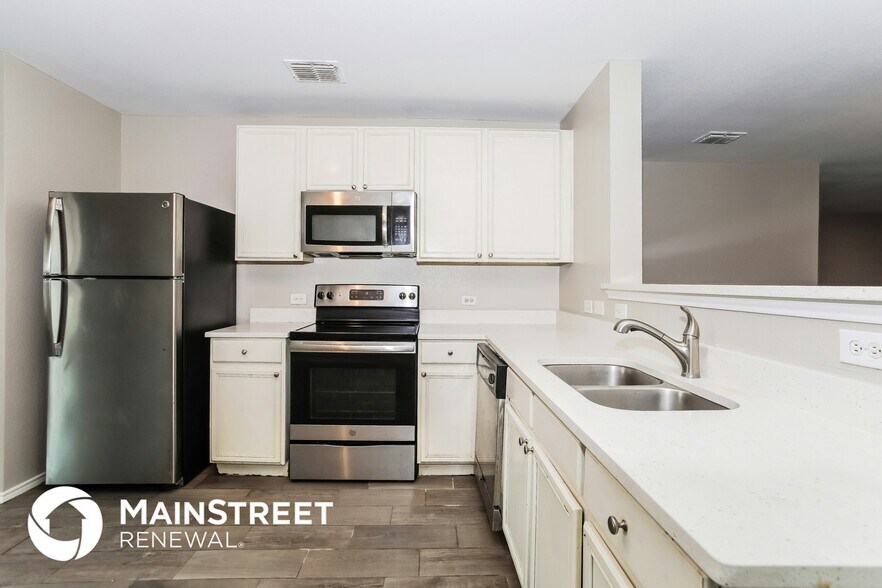 Building Photo - 1111 Antoinette Dr