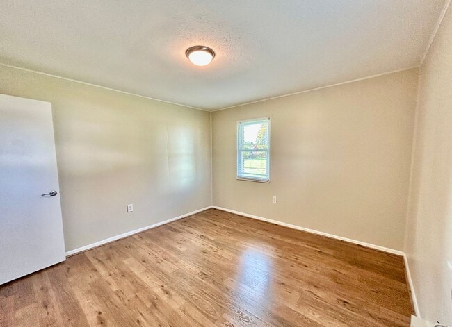 Building Photo - Quiet Duplex In Mt. Sterling!