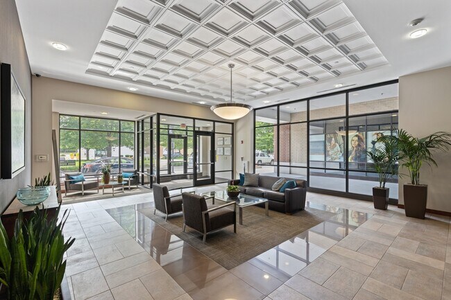 Building Photo - 850 Village Center Dr