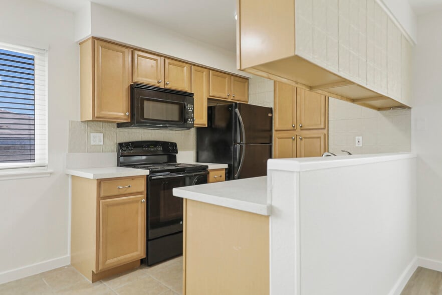 Building Photo - 72577 Edgehill Dr