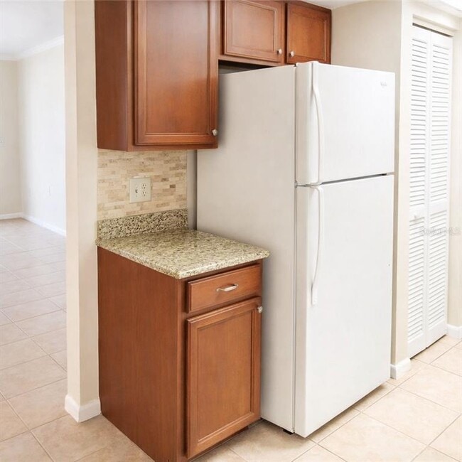 Building Photo - 5273 Vineland Rd