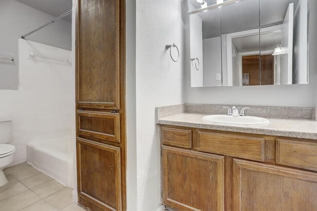 Building Photo - 1645 W Main St