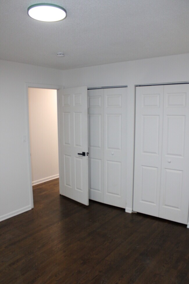 Building Photo - Spacious and inviting 5-bedroom, 2.5-bath home located in Kansas City, MO