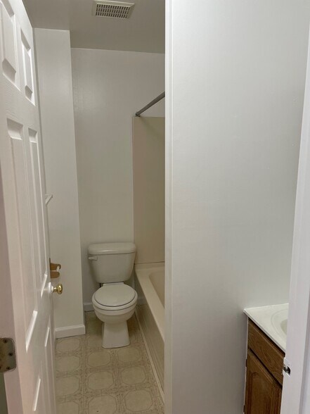 Building Photo - 362 S Bouquet St