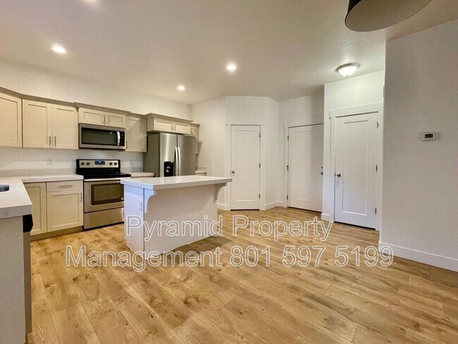 Building Photo - 836 E 340 S