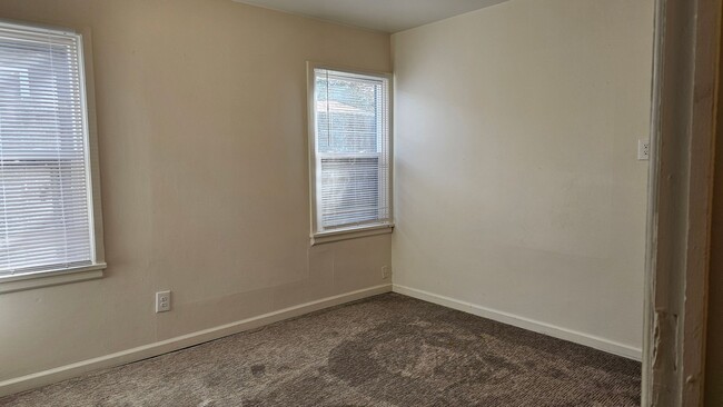 Building Photo - Jean Street 4 Plex